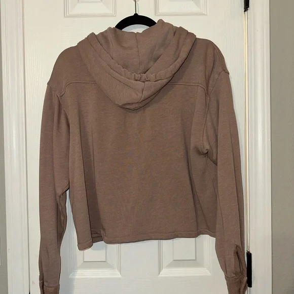 AE Cropped Button Down Hoodie - Picture 11 of 13